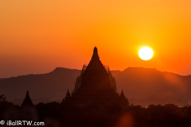 iBallRTW - Sunrise in Bagan